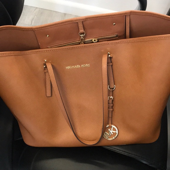 Michael Kors Jet Set Leather Tote - Picture 2 of 3